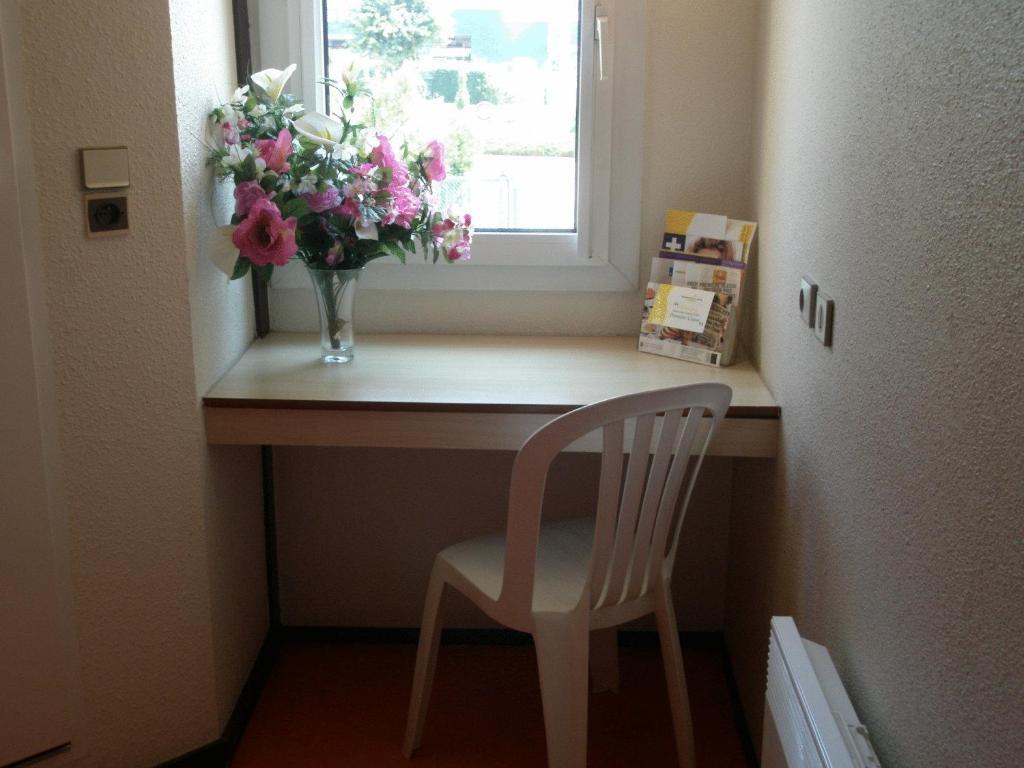 Hotel F1 Lyon Genay Massieux Habitación foto