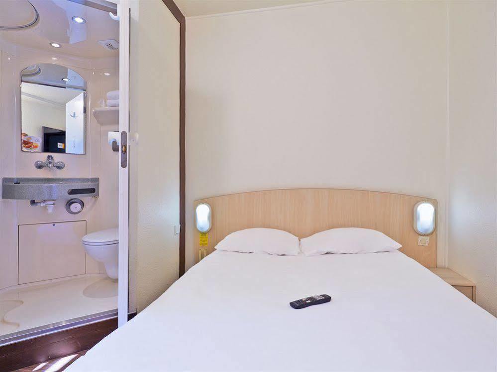 Hotel F1 Lyon Genay Massieux Exterior foto